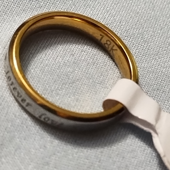 "Forever Love" 18k Gold Ring - Picture 2 of 3